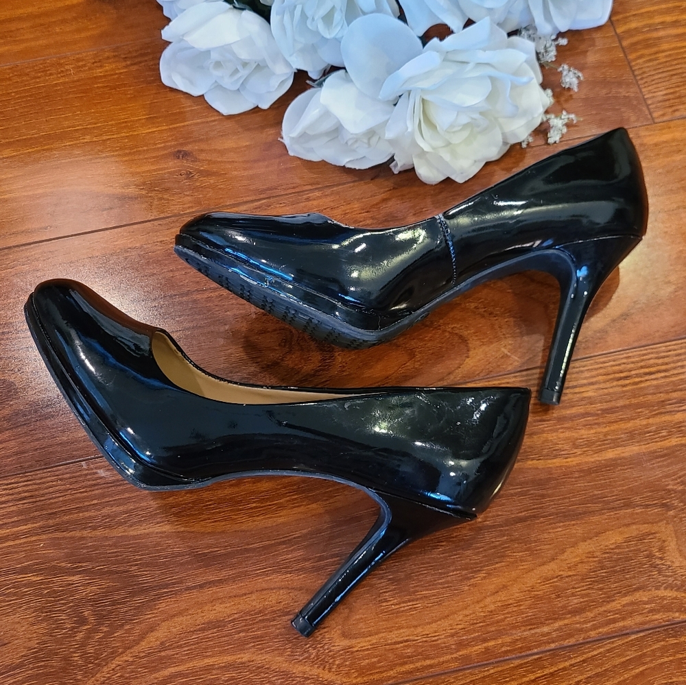Merona Black Heels Size 5 1/2** - Picture 3 of 7